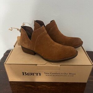 Born Women’s Shari II Suede Ankle Boots, Rust, 6M NWT